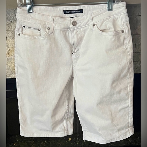Calvin Klein‎ size 6 white denim Bermuda shorts - Picture 1 of 10